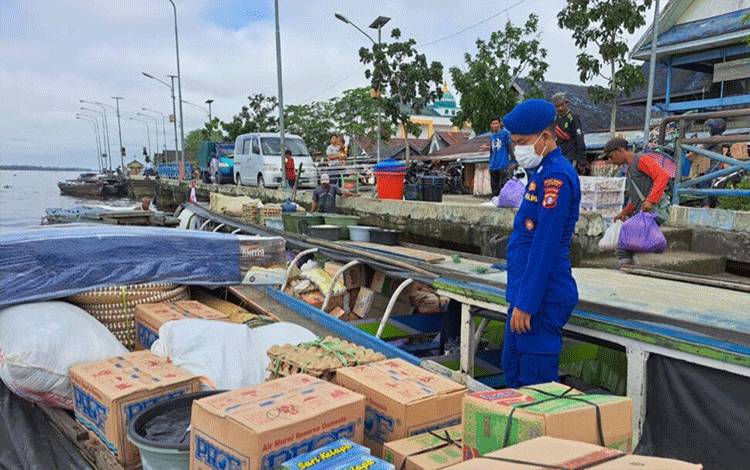 Satpolairud Kapuas Sambangi Pelabuhan Danau Mare Beri Imbauan Nahkoda Taksi Air