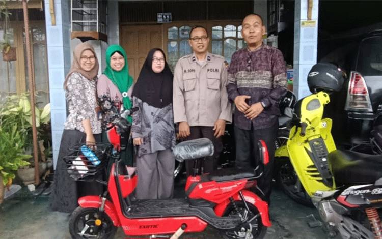 Bayar Listrik Awal Waktu, Warga Kapuas ini Dapat Hadiah Sepeda Listrik