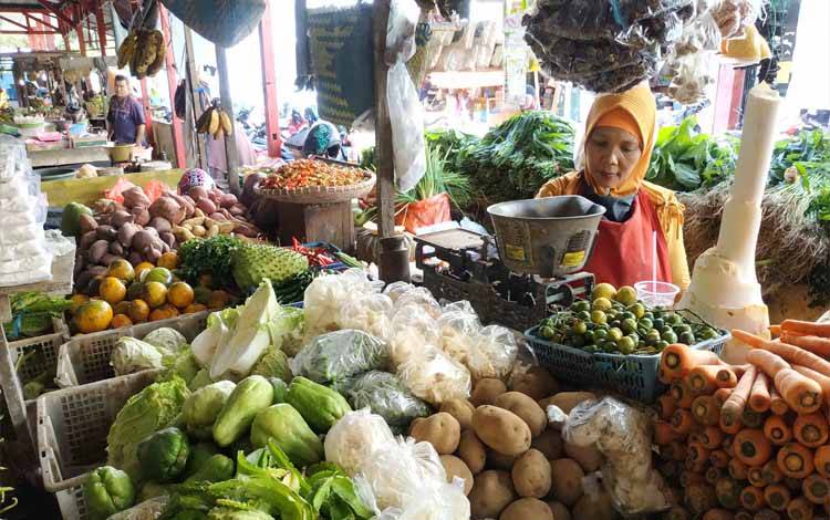Salah satu lapak sayuran di Pasar Sayur dan Ikan Kuala Pembuang. (Foto : Fahrul)