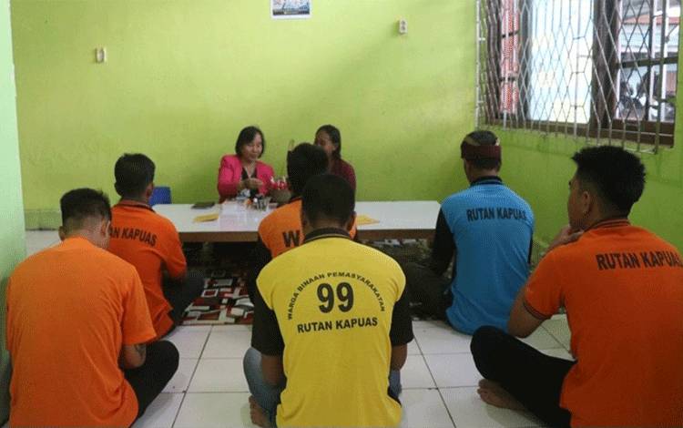 WBP Agama Hindu Rutan Kapuas Ikuti Pendalaman Agama dari Penyuluh Kemenag