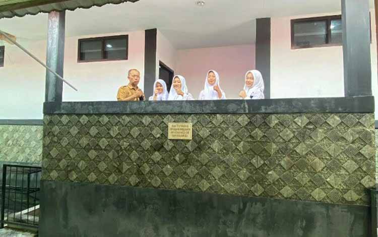 SMPN 2 Sampit Jadi Sekolah Pertama Miliki Toilet Berstandar SNI?
