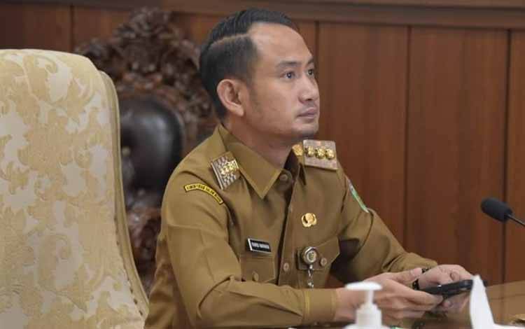 Wali Kota Palangka Raya Fairid Naparin mengikuti rapat koordinasi pengendalian inflasi. (FOTO: HUMAS)