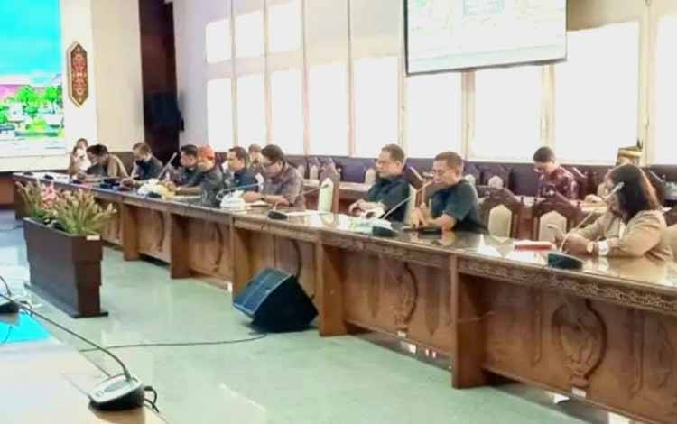 Pelaksanaan Rapat pembahasan Raperda tentang Pembentukan dan Susunan Perangkat Daerah yang dilaksanakan di DPRD Kakteng batu-baru ini. (FOTO: ISTIMEWA)