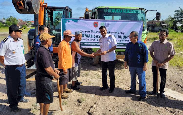 Kolaborasi Dengan Kecamatan Arsel, CBI Group Lakukan Normalisasi Sungai Buun