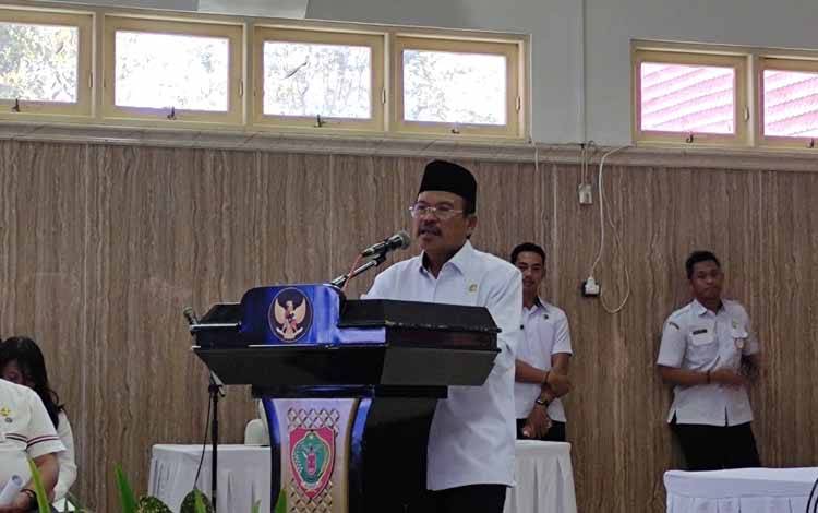Sekda Kalteng, Nuryakin saat mengikuti Forum Perangkat Daerah di Aula Kantor Bappedalitbang, Rabu 29 Maret 2023. (FOTO: HERMAWAN)