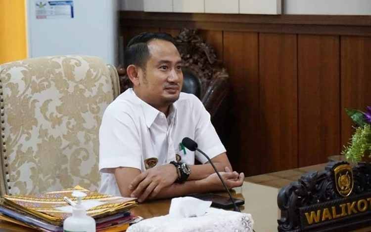 Wali Kota Palangka Raya Fairid Naparin mengikuti rapat koordinasi auditorat pengelolaan keuangan negara. (FOTO: HUMAS)