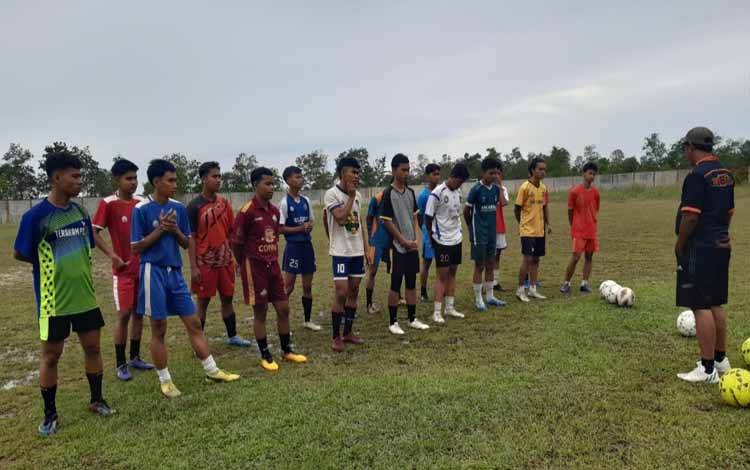 Persiapan Porprov Kalteng 2023, Tim Sepak Bola Kobar Tetap Latihan di Bulan Puasa