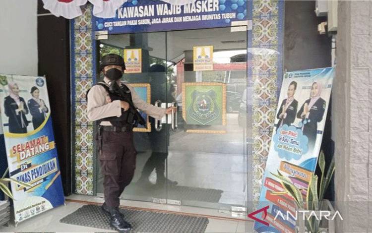 KPK Lanjutkan Penggeledahan di Kediaman Pejabat DPUPRPKP Kapuas
