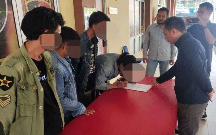 Empat Pemuda di Pontianak Minta Maaf Terkait Pembakaran Foto Jokowi