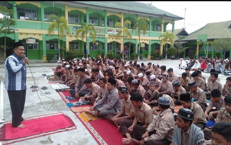 Momen Ramadan, MTsN 1 Kapuas Perkuat Karakter Siswa