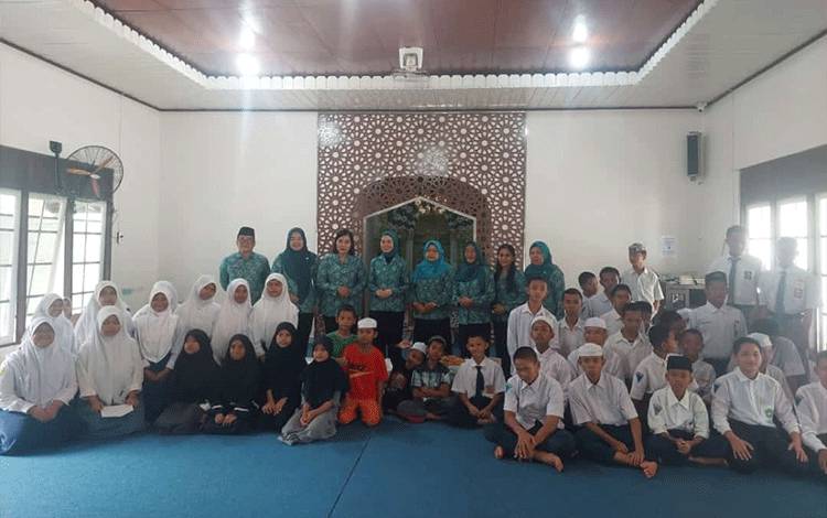TP PKK Kota Palangka Raya Anjangsana ke Panti Asuhan