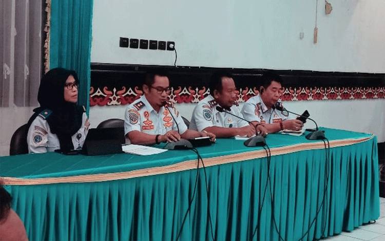 Kekurangan Armada, Bupati Kotim Instruksikan Gunakan Kapal TNI untuk Angkutan Mudik