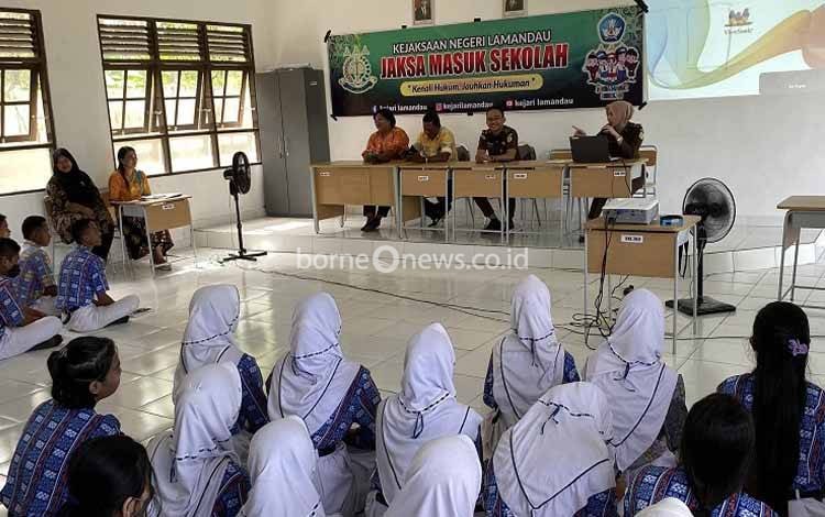 Edukasi Hukum, Kejari Lamandau Gelar Jaksa Masuk Sekolah