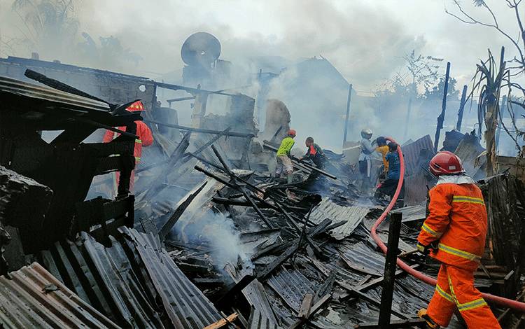 6 Rumah Ludes, Sekolah Nyaris Ikut Terbakar Akibat Ada Ledakan