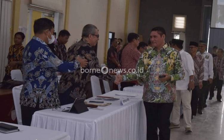 Pj. Bupati Kobar Anang Dirjo saat pelaksanaan Rakordal Rencana Pembangunan Triwulan I Tahun Anggaran 2023 di Aula Bappedalitbang Kobar,? Kamis, 6 April 2023.