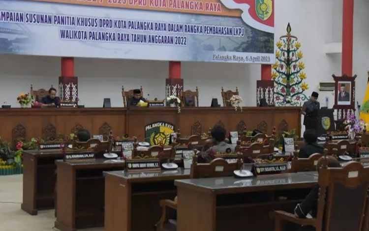 DPRD Palangka Raya Sampaikan Susunan Pansus LKPJ Kepala Daerah