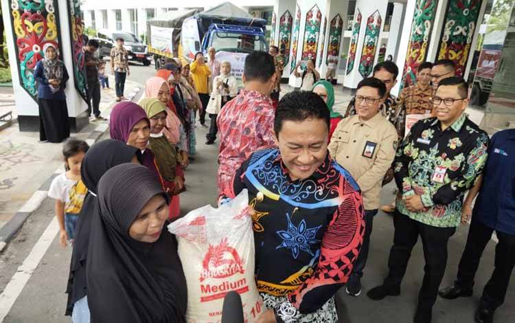 Kantor Pos Palangka Raya Mulai Salurkan Bantuan Beras