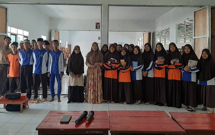 Legislator Ini Sampaikan Pentingnya Pendidikan dan Hindari Kenakalan Remaja di Ponpes Al-Amin Kapuas