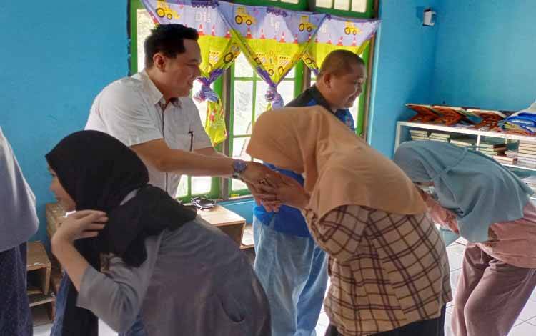 Ariantho S Muler Bangga Atas Bakti Sosial Ikatan Wartawan Online Barito Timur
