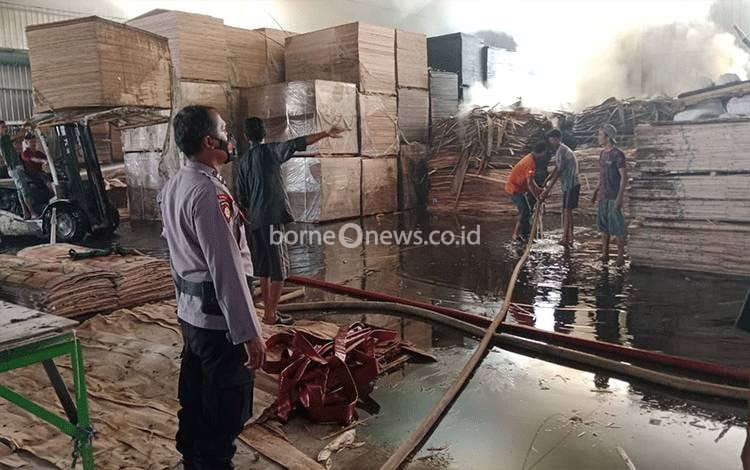 Pabrik Plywood di Anjir Kapuas Terbakar, 3 Karyawan Alami Luka Bakar