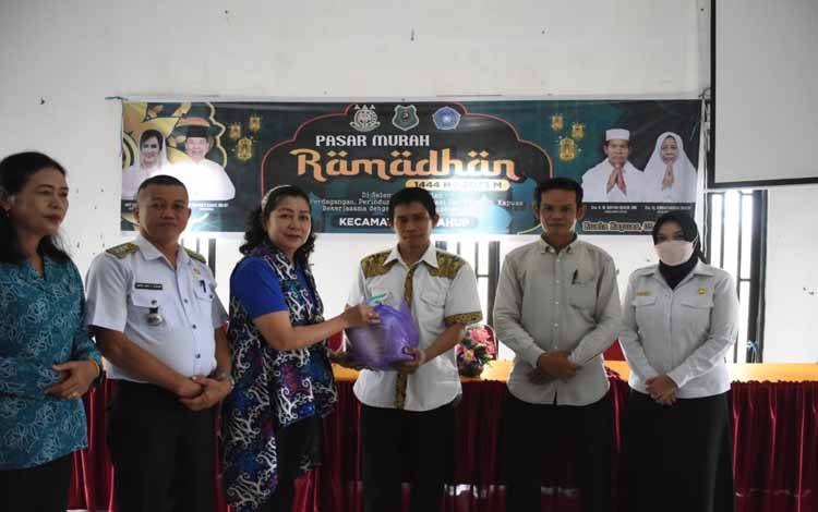 TP PKK Kapuas Harapkan Pasar Murah Ramadan Dapat Membantu Warga Dadahup