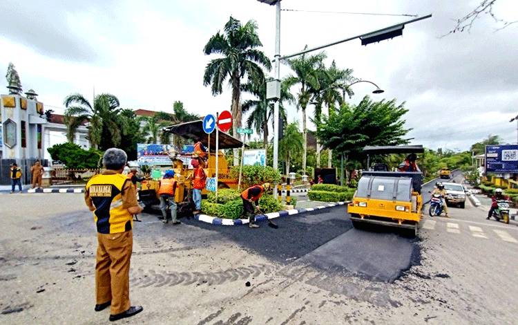 Overlay Jalan di Muara Teweh Terus Berlanjut
