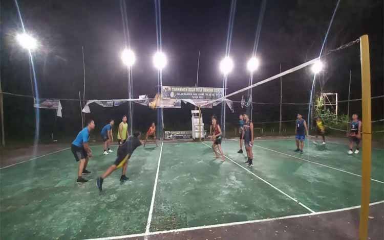 Jaga kebugaran Tubuh Setelah Berpuasa, Plh Pasipers Kodim Ajak Pemuda Olahraga Voli