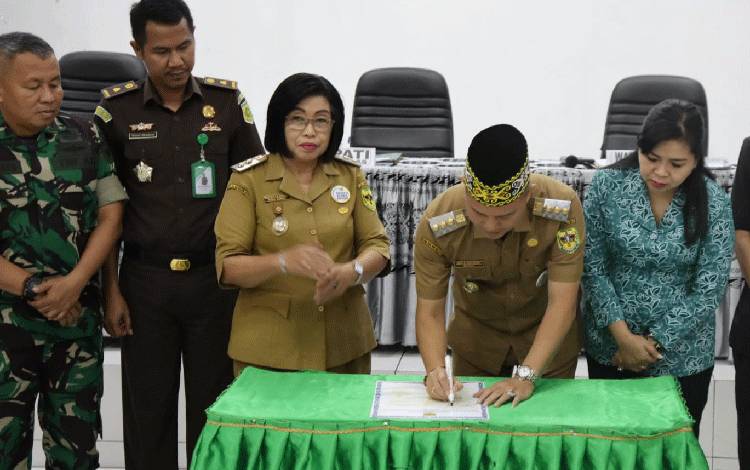 Bupati Gunung Mas Tandatangani Deklarasi Komitmen Bersama Penurunan Stunting?Terintegrasi