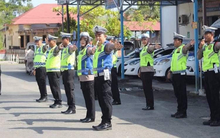 Personel Satlantas Polres Kapuas Mantapkan Gerakan Pengaturan Lalulintas