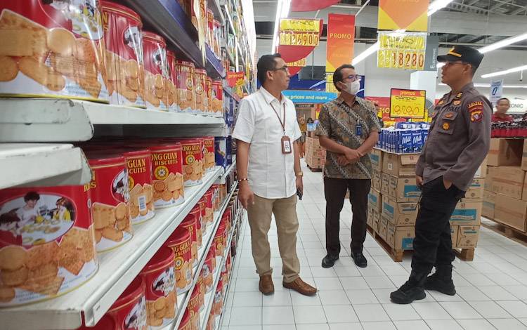 Cegah Beredarnya Produk Pangan Kadaluarsa, Polres, TNI, BPOM, Disperindag Kobar Sidak Pasar dan Swalayan