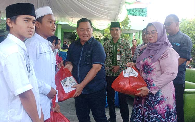 Ramadan Berbagi di SDN MB 2 Hulu Latih Kepekaan dan Empati Siswa