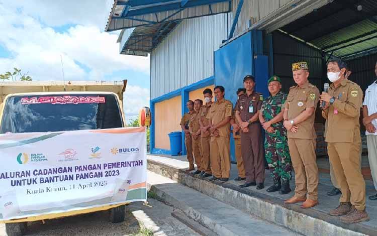 Ribuan Keluarga di Gunung Mas Dapat Bantuan Pangan