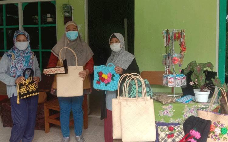 Lurah Panarung Ajak Warga Gunakan Produk Buatan Lokal