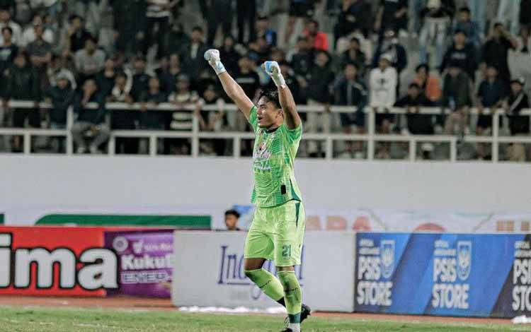 Pelatih Dewa United Puji Kualitas Penjaga Gawang Persebaya Ernando Ari