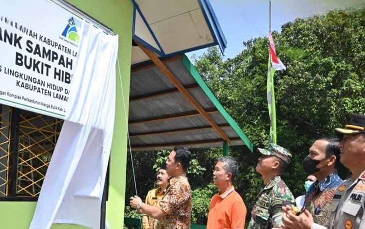 Bupati Lamandau Resmikan Bank Sampah Induk Bukit Hibul
