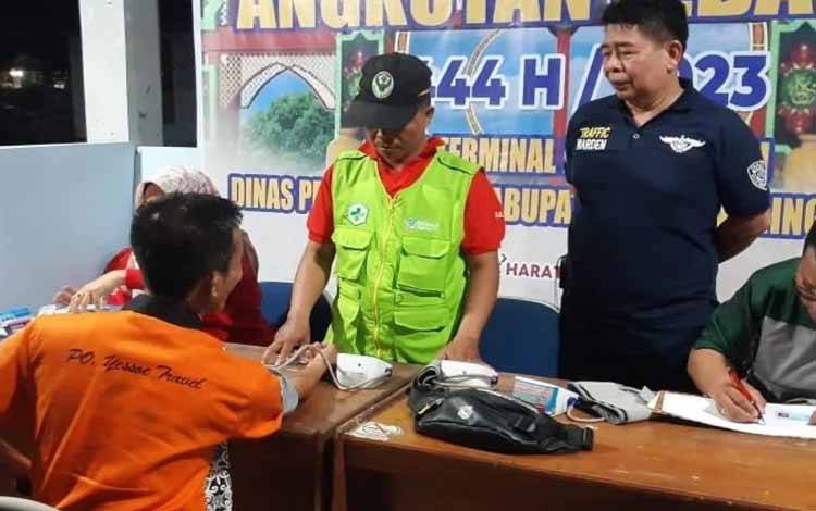 Tim Gabungan Tes Urine Sopir Bus di Terminal Patih Rumbih Sampit