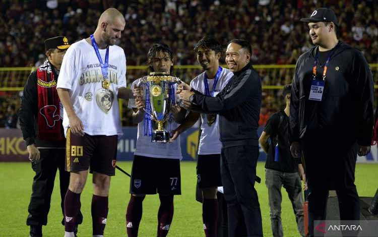 Wiljan Pluim Dinobatkan Sebagai Pemain Terbaik Liga 1 Indonesia