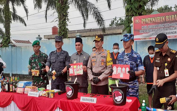 Pj Bupati Kobar Pimpin Apel Operasi Ketupat Telabang 2023