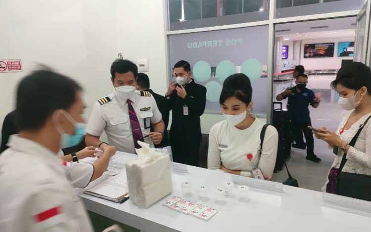 BNNP Kalteng Tes Urine Pilot dan Pramugari di Bandara Tjilik Riwut