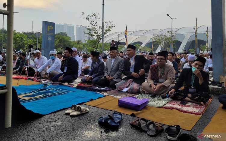 Jemaah Salat Id Muhammadiyah Padati Pacuan Kuda Pulomas Meski Hujan