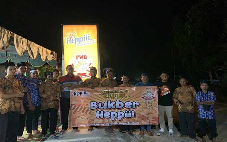 Bukber Heppiii di Pangkalan Bun, Warga 3 Desa Bagikan Ratusan Paket Takjil