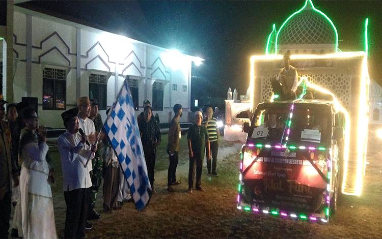 Pawai gema takbir dalam rangka peringatan Idulfitri 1444 Hijriyah di Kasongan berlangsung meriah, Jumat, 21 April 2023 malam. (FOTO: GOFUR)
