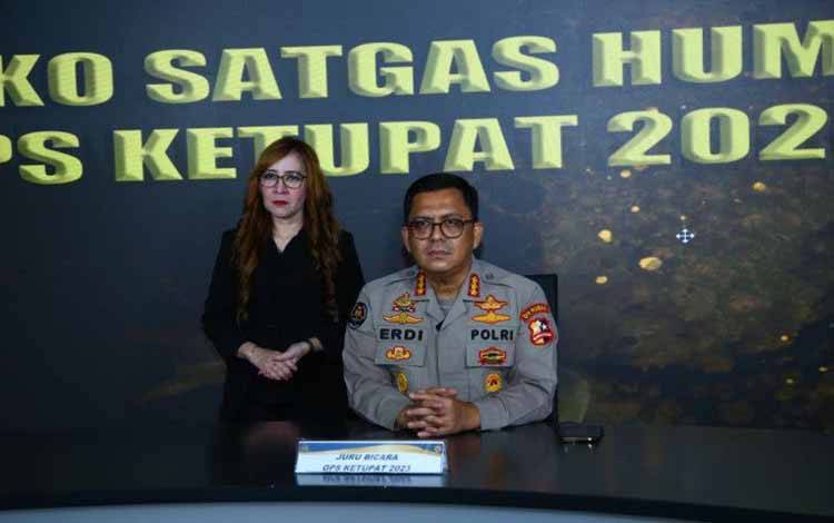 Juru Bicara Polri dalam Operasi Ketupat 2023 Kombes Erdi Adrimurlan Chaniago, memberikan keterangan pers dalam siaran tunda di Mabes Polri, Jakarta, Sabtu (22/4/2023). (ANTARA/HO-Divisi Humas Polri)