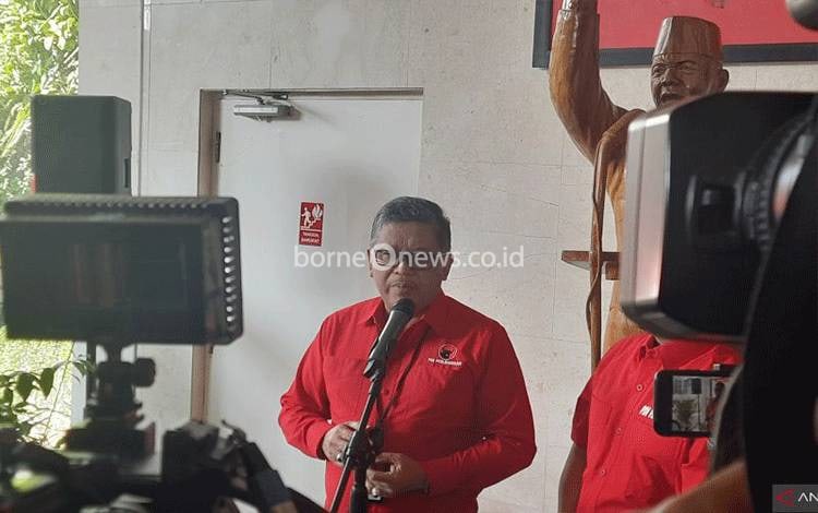 Sekretaris Jenderal (Sekjen) PDI Perjuangan (PDIP) Hasto Kristiyanto di DPP PDI Perjuangan, Senin (24/4/2023). (ANTARA/Narda Margaretha Sinambela)