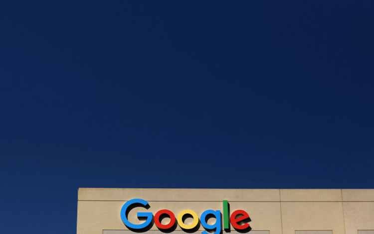 Logo Google terlihat di bangunan kantornya di Irvin, California, Amerika Serikat. 7 Agustus 2017. (REUTERS/MIKE BLAKE)