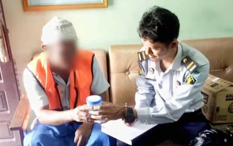 Lapas Sampit Tes Urine Warga Binaan Cegah Masuknya Narkoba