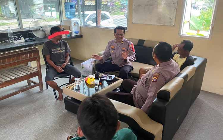 Selisih Paham, 2 Pria Baku Hantam Dimediasi Polsek Sebangau