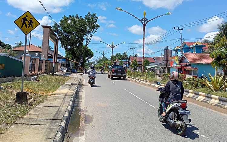 Cuaca cerah dengan suhu 32 derajat celsius di Kota Tamiang Layang Kabupaten Barito Timur, Rabu, 26 April 2023. (FOTO: BOLE MALO)
