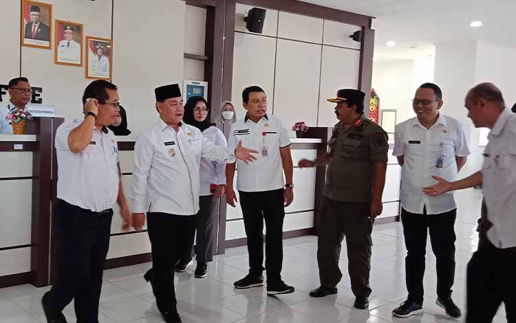 Bupati Kotim Sidak Pelayanan Publik Setelah Cuti Lebaran