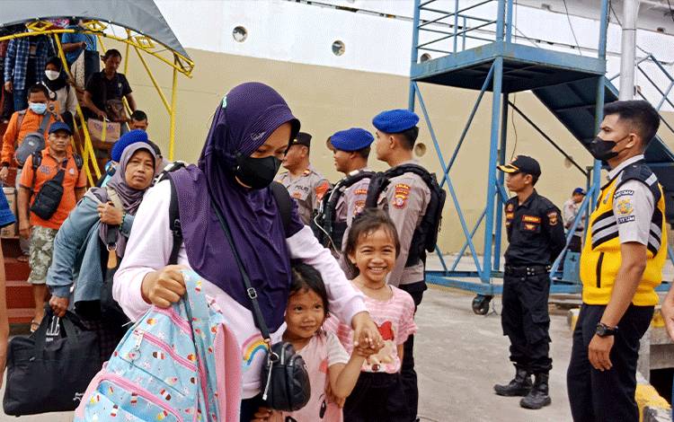 Ribuan Pemudik Akan Bertolak Melalui Pelabuhan Sampit demi Kejar Lebaran Ketupat di Kampung Halaman